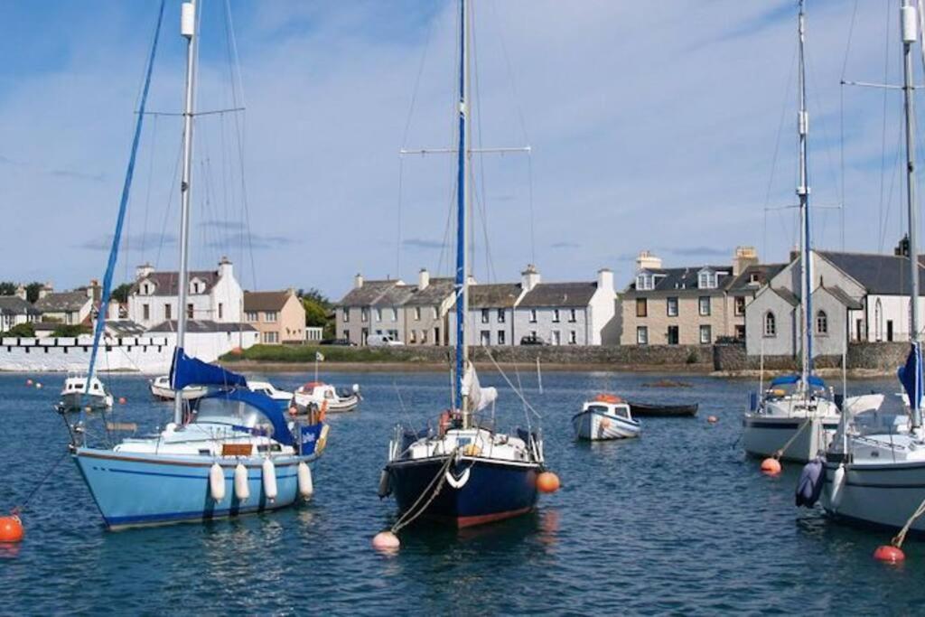 3 Bedroom Townhouse Right On The Harbour Isle of Whithorn Exterior foto